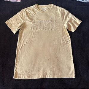 Nike large embroidered logo cream tee size men’s Medium